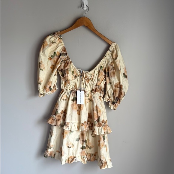 NEW WEWOREWHAT Floral Ruffle Mini puff sleeve Dress Small - Picture 4 of 12